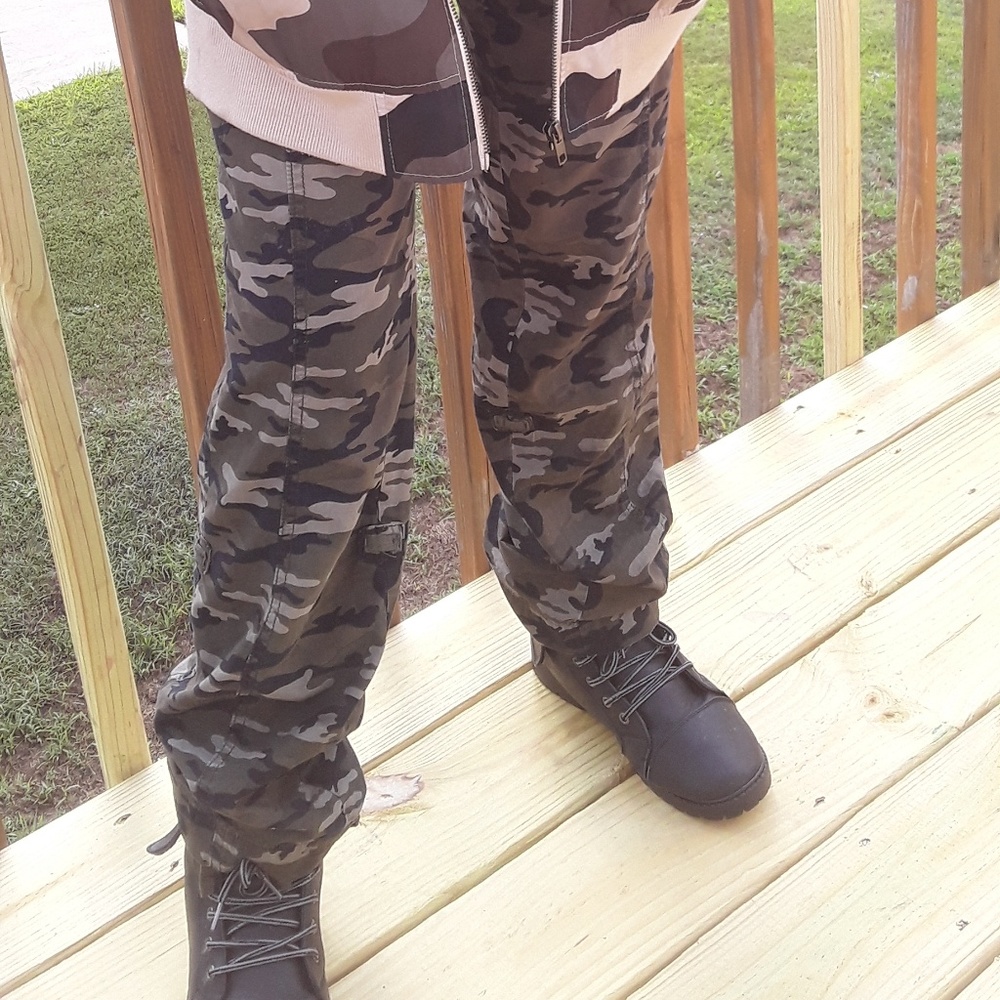 Forever21 Camo Pants 💚☘